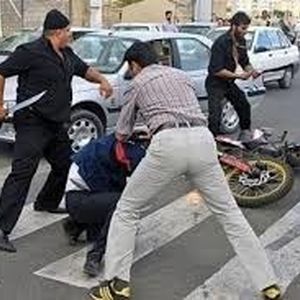 حمله وحشیانه اراذل به مردم در جنوب تهران/ ویدئو