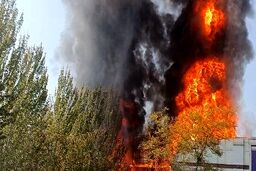 آتش‌سوزی عجیب در پل هوایی مشهد/ ویدئو
