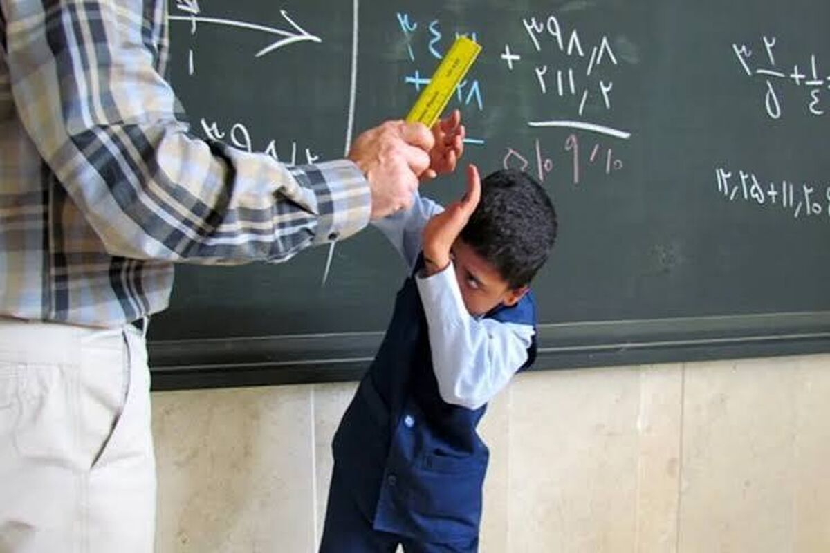 معلم با دسته صندلی به سر و صورت دانش آموز کوبید/ آموزش و پرورش بم پیگیر برخورد با متخلفان است 