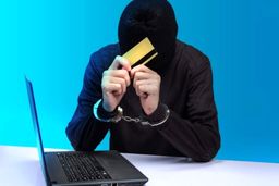 خرید های میلیونی یک تبهکار از داخل زندان/ او خودش را رئیس زندان معرفی کرده بود 