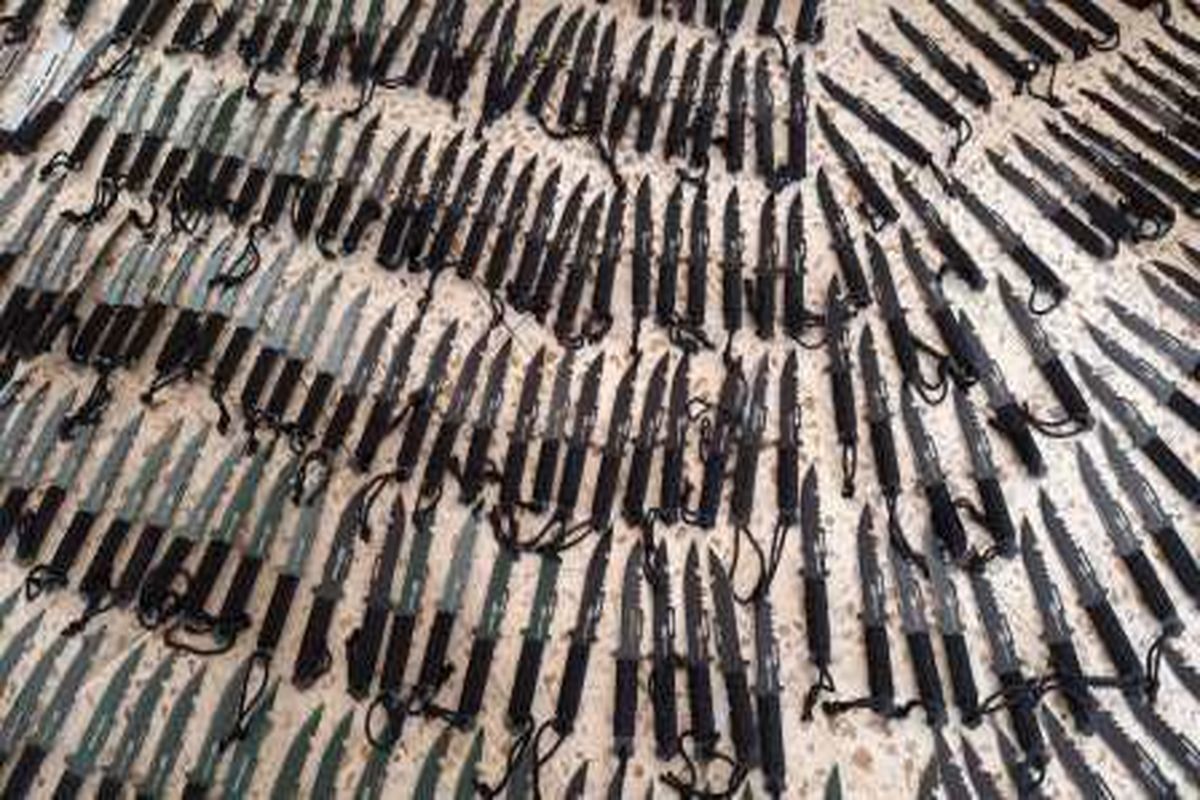 کشف هزاران سلاح سرد از مخفیگاه اراذل و اوباش شیراز 