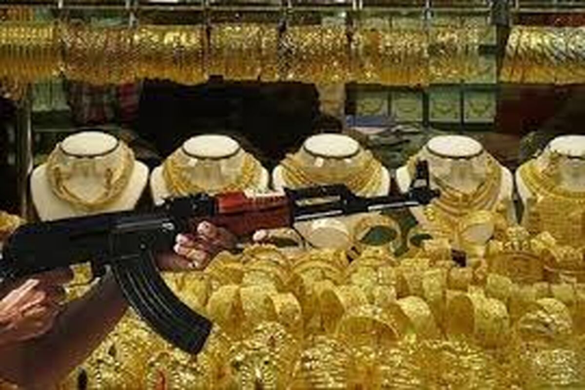 درگیری پلیس با سارقان حین سرقت از طلافروشی/ ویدئو