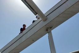 نجات زن جوان در حال خودکشی توسط آتش نشانان مشهدی
