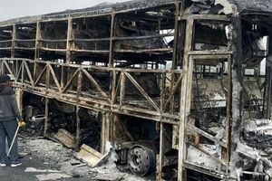 آتش‌سوزی اتوبوس در هند ۲۰ کشته بر جای گذاشت/ ویدئو