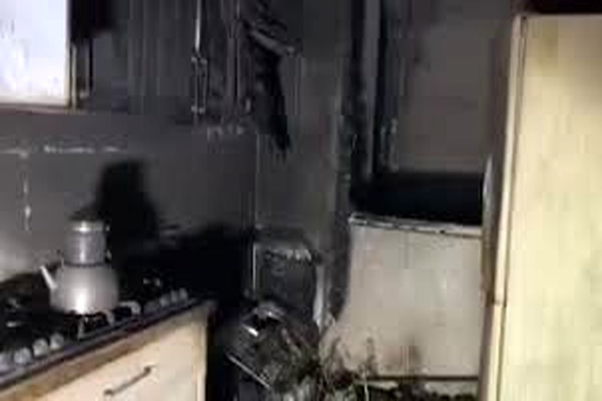 لحظات نفس گیر نجات 7 نفر از جمله کودک 2 ساله در آتش‌سوزی ساختمان اداری/ ویدئو 