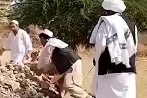 حمله افغانی‌ها به قبر منسوب به ابوجهل در عربستان/ ویدئو