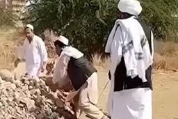 حمله افغانی‌ها به قبر منسوب به ابوجهل در عربستان/ ویدئو
