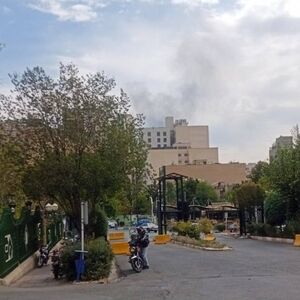 ماجرای دود تهران چیست؟/ جزئیات آتش‌سوزی گسترده در انبار کالا در خیابان دولت/ ویدئو 
