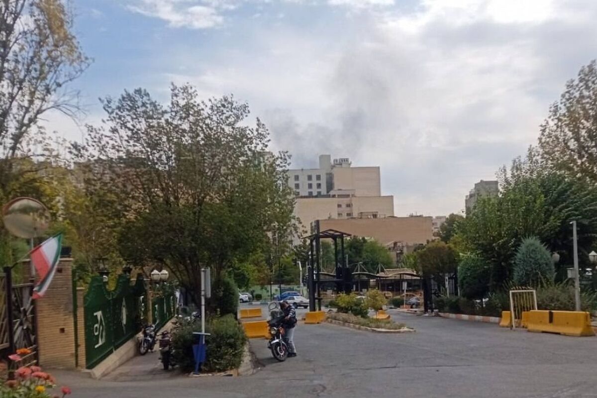 ماجرای دود تهران چیست؟/ جزئیات آتش‌سوزی گسترده در انبار کالا در خیابان دولت/ ویدئو 