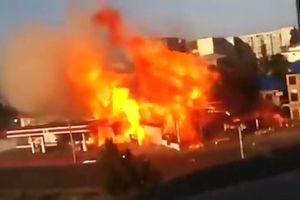 کارگر عاشق‌پیشه پمپ بنزین را به آتش کشید/ ویدئو