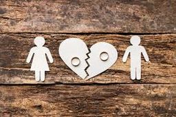 درخواست طلاق از زنی که شوهرش را سوال‌پیچ می‌کند