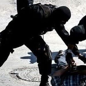 حمله به مأمور پلیس راهور در سمنان؛ مهاجم زمین‌گیر شد 