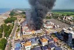 تصاویری از حجم آتش‌سوزی در منطقه آزاد انزلی / ویدئو