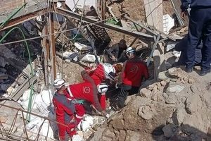 ریزش سقف یک ساختمان حادثه ساز شد/ آمار مصدومان
