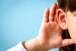 خارج کردن سوسک زنده از گوش یک کودک/ ویدئو