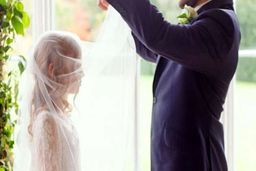 ترویج کودک همسری در اینستاگرام برای تبلیغ آرایشگاه زنانه