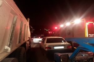 تصادف زنجیره‌ای ۱۶ خودرو در بزرگراه امام علی(ع) بر اثر نشت گازوئیل