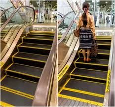 محاکمه زن انگلیسی به خاطر استفاده برعکس از پله‌برقی