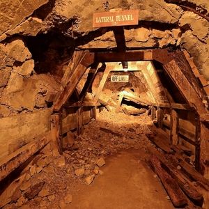 لحظه ریزش یک معدن در کنگو؛ ۸۰ نفر کشته شدند/ ویدئو