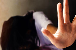 تجاوز 3 پسر جوان به یک دختر