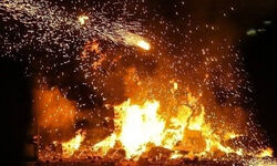 لحظه انفجار مواد آتش‌بازی در خودرویی در مکزیک/ ویدئو 