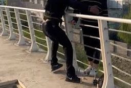 نجات جان یک دختر جوان با فداکاری سرباز کلانتری اردکان 