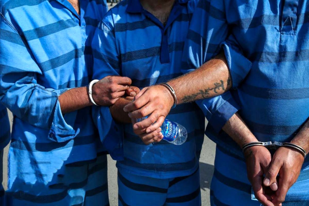 فیلم حیرت انگیز از جاسازی ماهرانه طلاهای میلیاردی در بالشت دزدان  