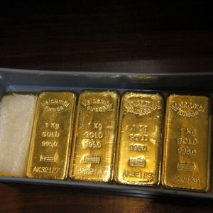 کشف ۲۵ شمش طلا از کوله پشتی مسافر فرودگاه