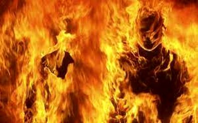 ماجرای مردی که همسرش را درون خودرو آتش زد