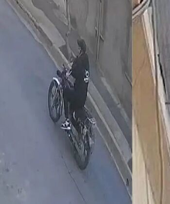 لحظه سرقت 2 میلیاردی در شیراز/ سارق قبل از شکستن شیشه، دزدگیر خودرو را امتحان کرد/ ویدئو 