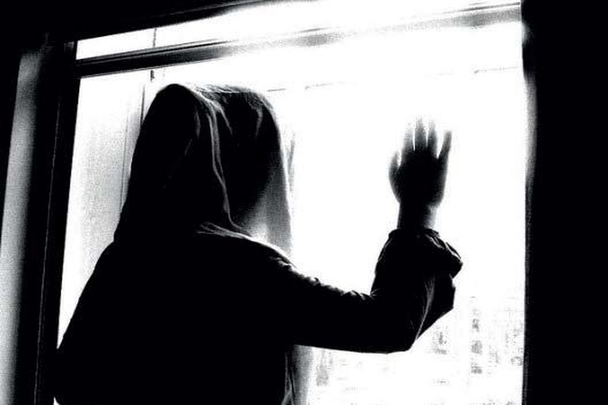 دوستم مرا برای دوست پسرش برده بود/ با قمه مرا ترساند و تعرض کرد