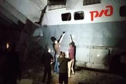 صحنه هولناک سقوط پل روی قطار مسافربری روسیه/ ویدئو