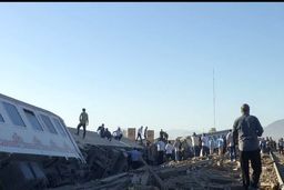 خروج قطار تهران به کرمان از ریل/ مسافران سالم هستند