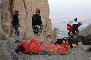 لحظه کشف جسد کوهنورد مشهدی گم شده در کلاردشت بعد از 13 روز جستجو/ ویدئو