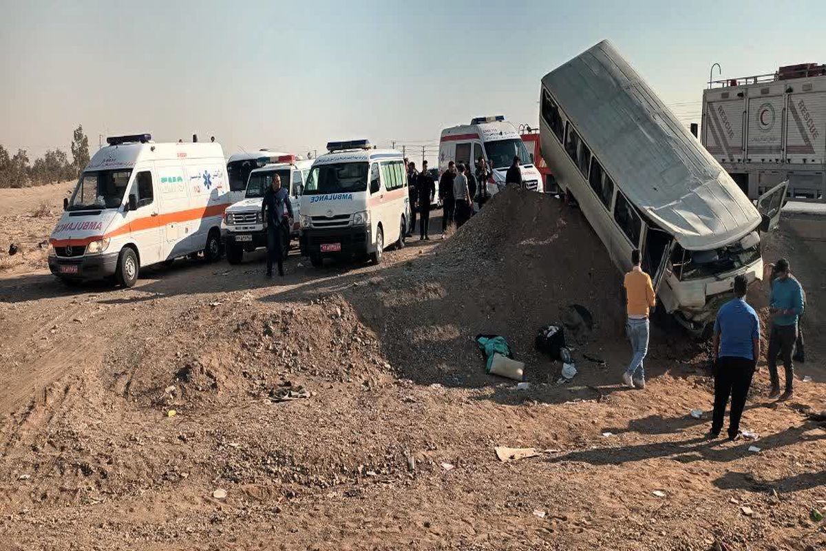 سقوط مینی بوس دانش آموزان به پل در ایوانکی 