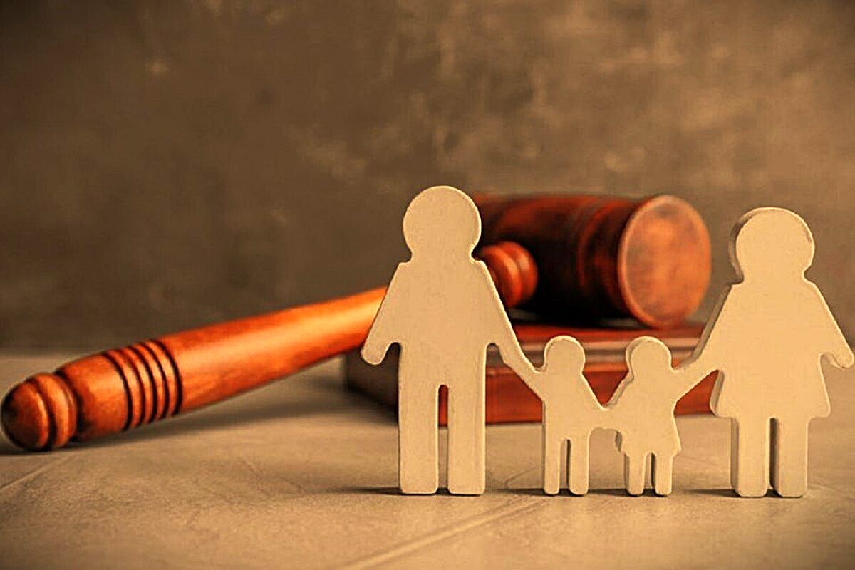 زنم فقط به شرط صاحب شدن خانه مادرم از بچه‌ها مراقبت می‌کند 