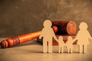 زنم فقط به شرط صاحب شدن خانه مادرم از بچه‌ها مراقبت می‌کند 