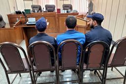 التماس مادر قاتل به مادر الهه مقابل دادگاه/ ویدئو