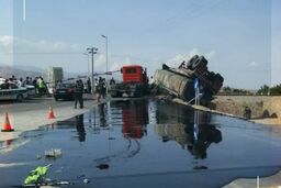  واژگونی کامیون سوخت‌ بر در جاده بجنورد_مشهد/ ویدئو