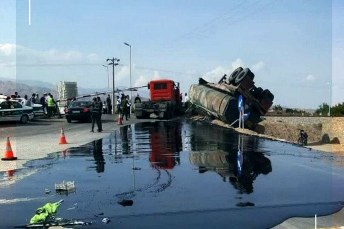 واژگونی کامیون سوخت‌ بر در جاده بجنورد_مشهد/ ویدئو
