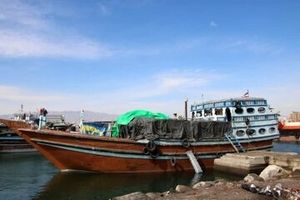 توقیف شناور حامل کالای قاچاق در آب‌های میناب