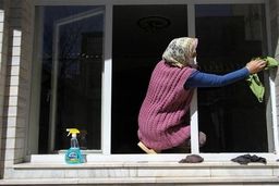 توصیه‌های ایمنی برای خانه‌تکانی/ از خطر برق‌گرفتگی تا مسمومیت با مواد شوینده