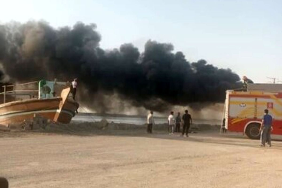  آتش‌سوزی در لنج‌های تجاری اسکله واعظی بندر دیر