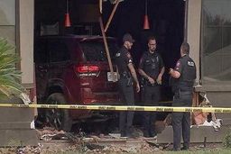 ورود خودرو به رستورانی در تگزاس ۲۳ زخمی برجای گذاشت​