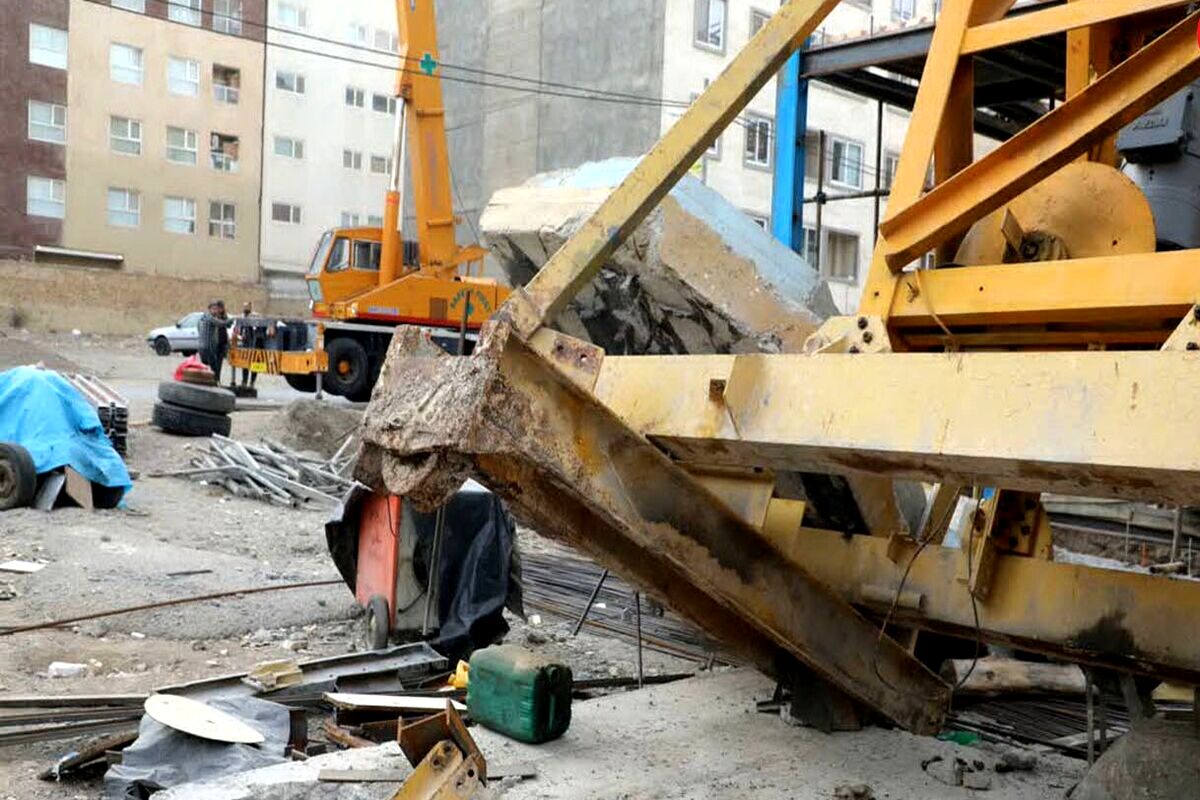 وحشت صبحگاهی با سقوط جرثقیل در مشهد 