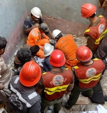 انفجار در کراچی پاکستان با ۲۷ کشته و زخمی