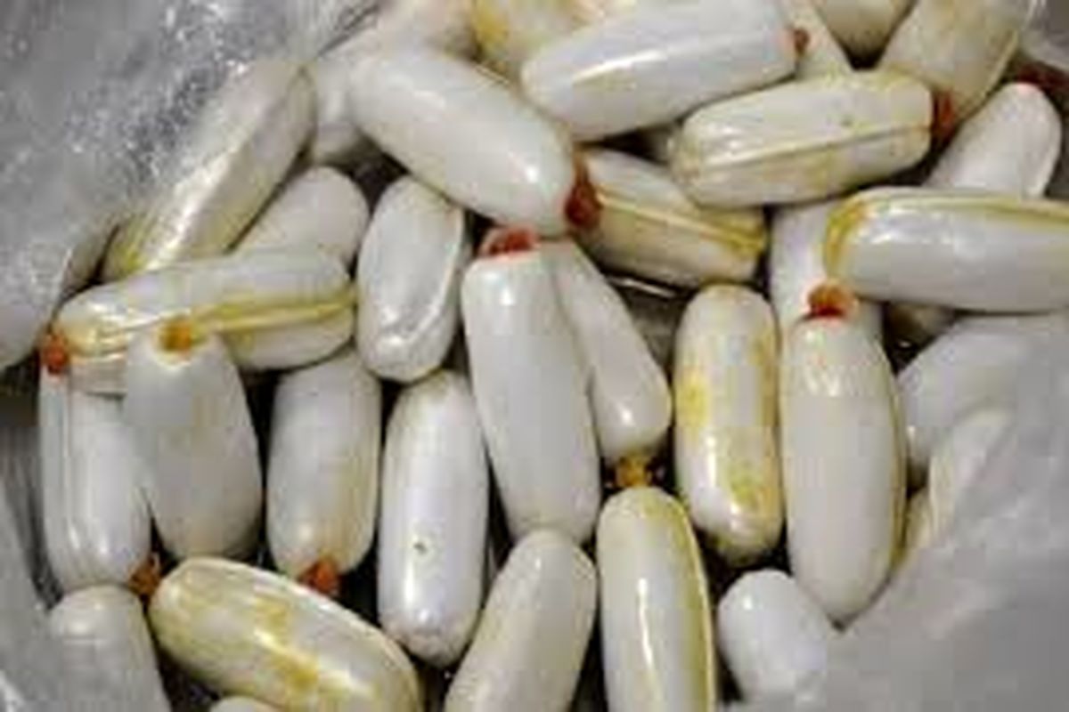 دستگیری سه قاچاقچی که مواد مخدر را بلعیده بودند