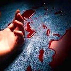 مردی شاهرگ خود را برید