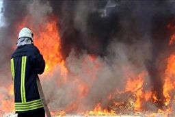 تصاویر‌ی از آتش سوزی چهارراه لشکر در تهران؛ ۳ آتش‌نشان مصدوم شدند/ ویدئو