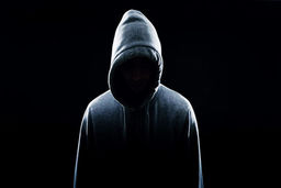 هر نیروی خدماتی را به خانه تان راه ندهید/ بعضی از آنها با هدف تهیه فیلم سیاه و اخاذی از شما وارد خانه تان می شوند